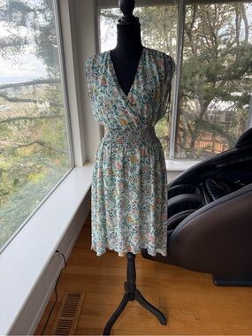 LIKE NEW BCBGeneration Sage Mint Floral Smocked Midi Dress V-Neck XS
